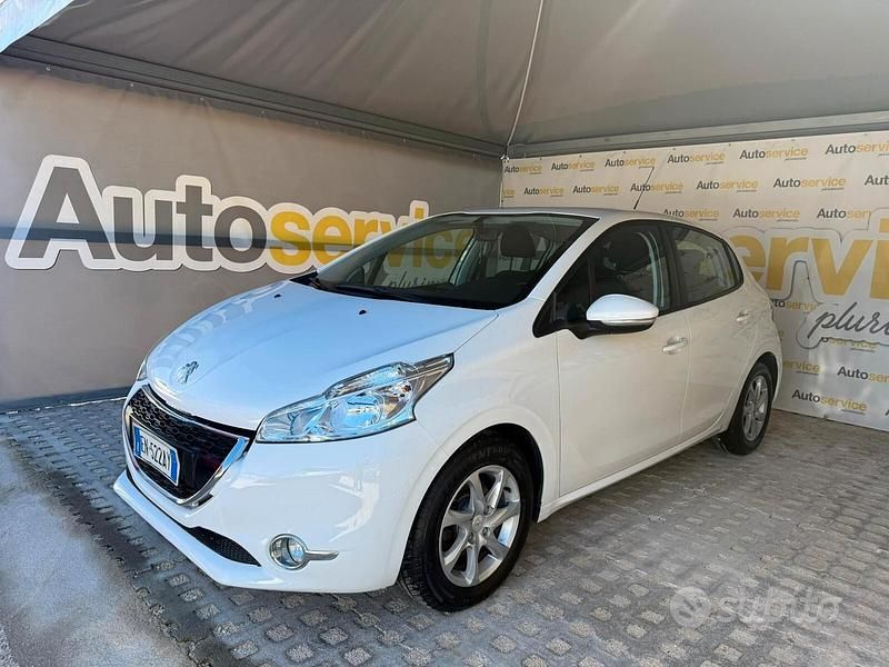 Usata Peugeot 208 Allure 82 CV (60 kW) 2012 Bianco Utilitaria