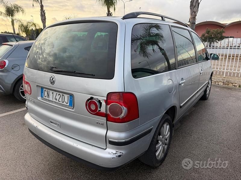 Usata VW Sharan Comfortline 115 CV (84 kW) 2004 Arancione Monovolume