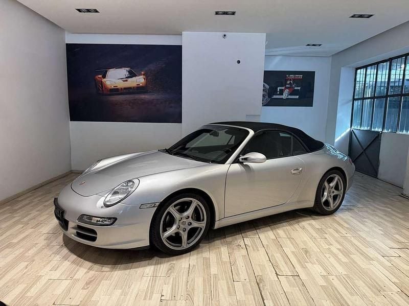 Usata Porsche 911 Carrera Cabriolet 325 CV (239 kW) 2005 Argento Cabrio