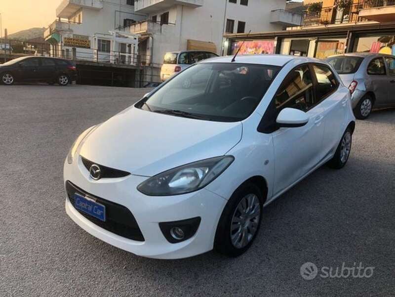 Usata Mazda 2 Independence 90 CV (66 kW) 2009 Bianco Utilitaria