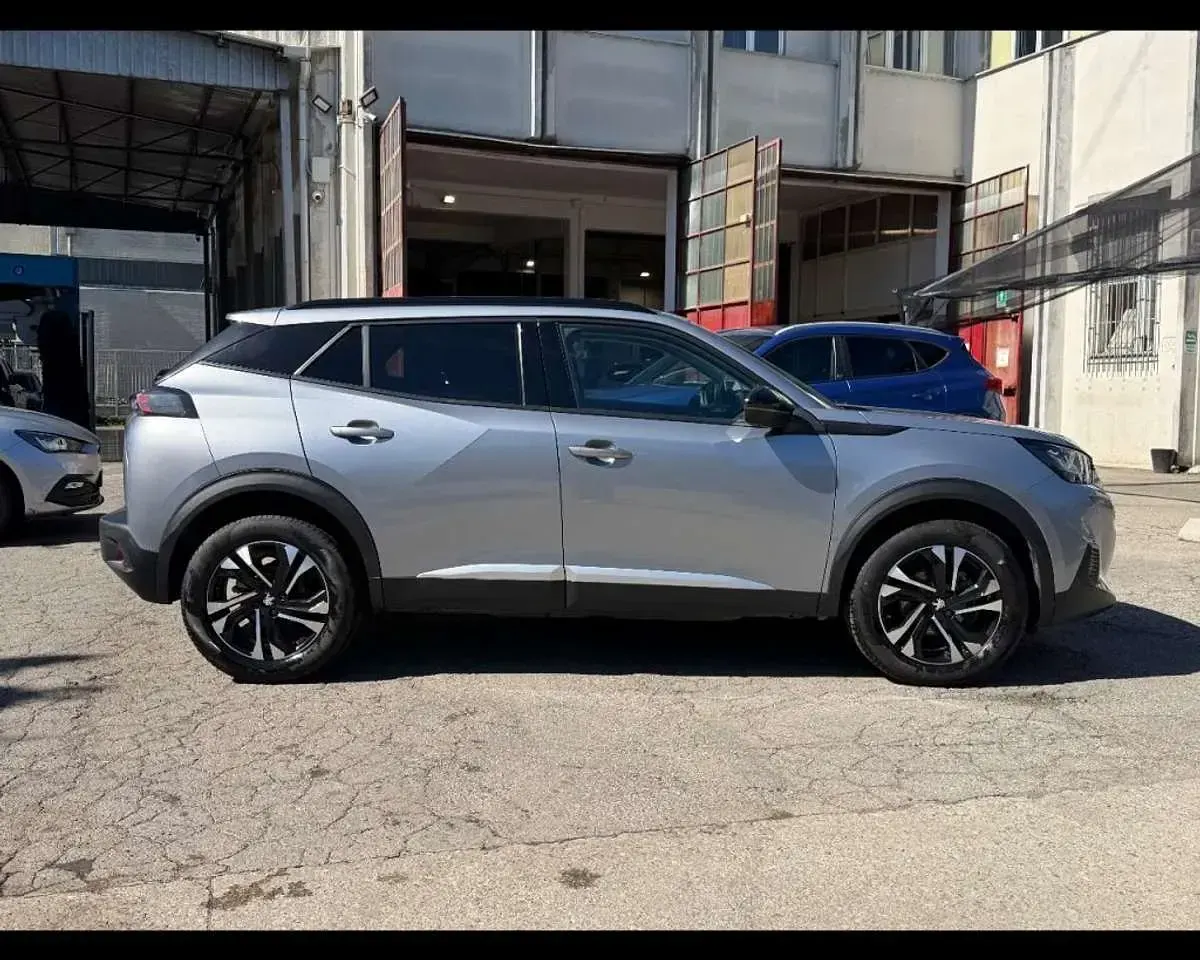 Usata Peugeot 2008 Allure 102 CV (75 kW) 2022 Grigio SUV