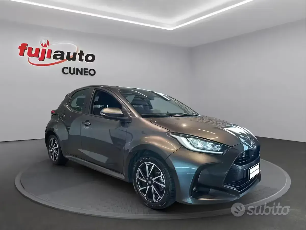Usata Toyota Yaris Hybrid Trend 116 CV (85 kW) 2022 Dark grey met Utilitaria