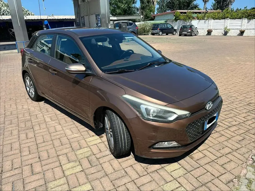Usata Hyundai i20 Style 84 CV (61 kW) 2016 Bronzo Utilitaria