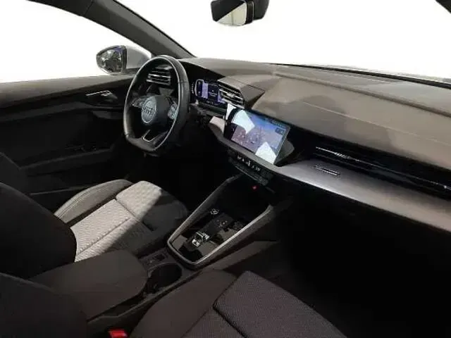 Usata Audi A3 Advanced 150 CV (110 kW) 2023 Argento Berlina