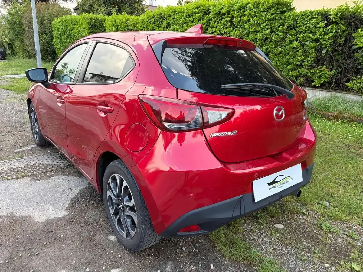 Begagnad Mazda 2 Exceed 90 HK (66 kW) 2018 Röd Halvkombi