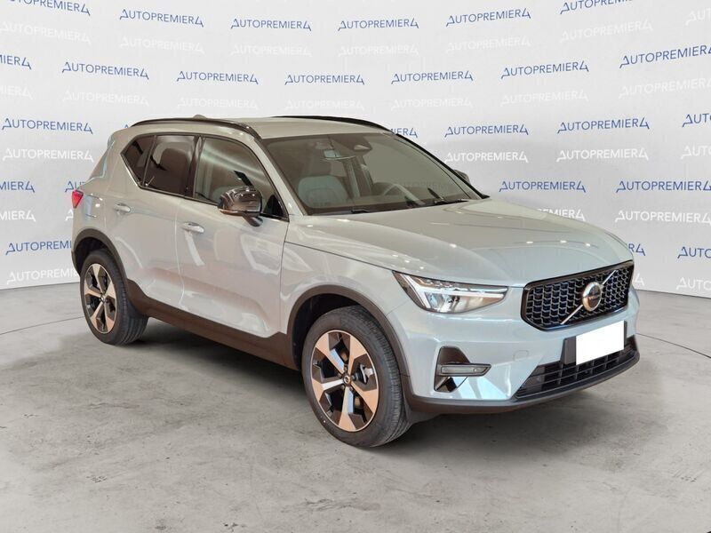 Nuova Volvo XC40 Plus 163 CV (119 kW) 2025 Grigio SUV