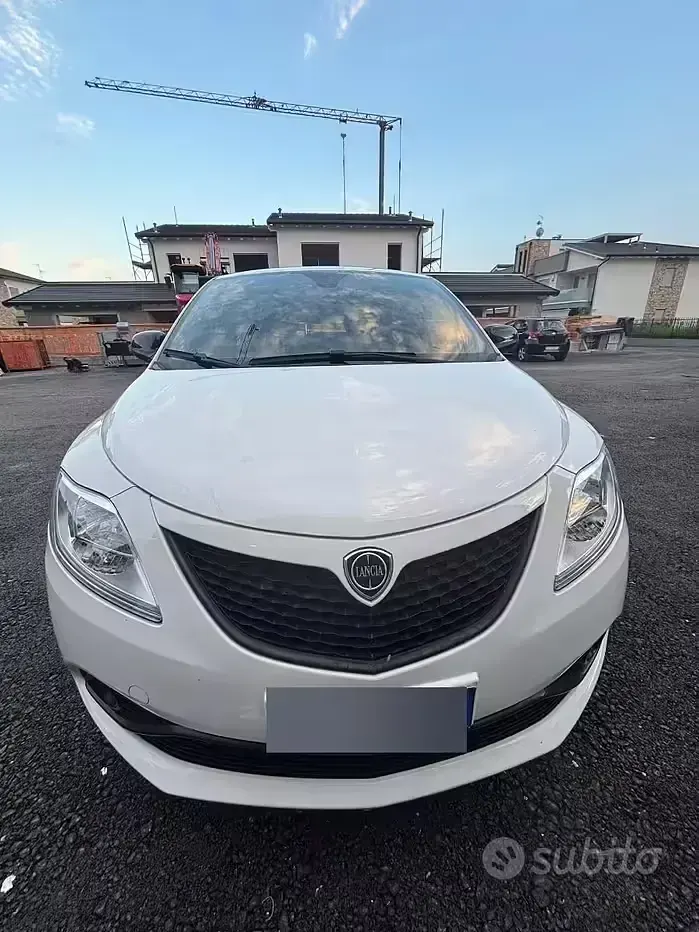 Usata Lancia Ypsilon Gold 69 CV (50 kW) 2018 Bianco Utilitaria
