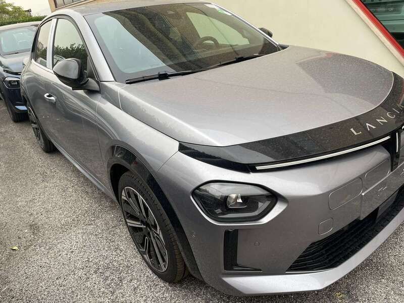 Grigio granito Usata 2024 Lancia Ypsilon Due volumi | 32.950 € - Immagine 1/4