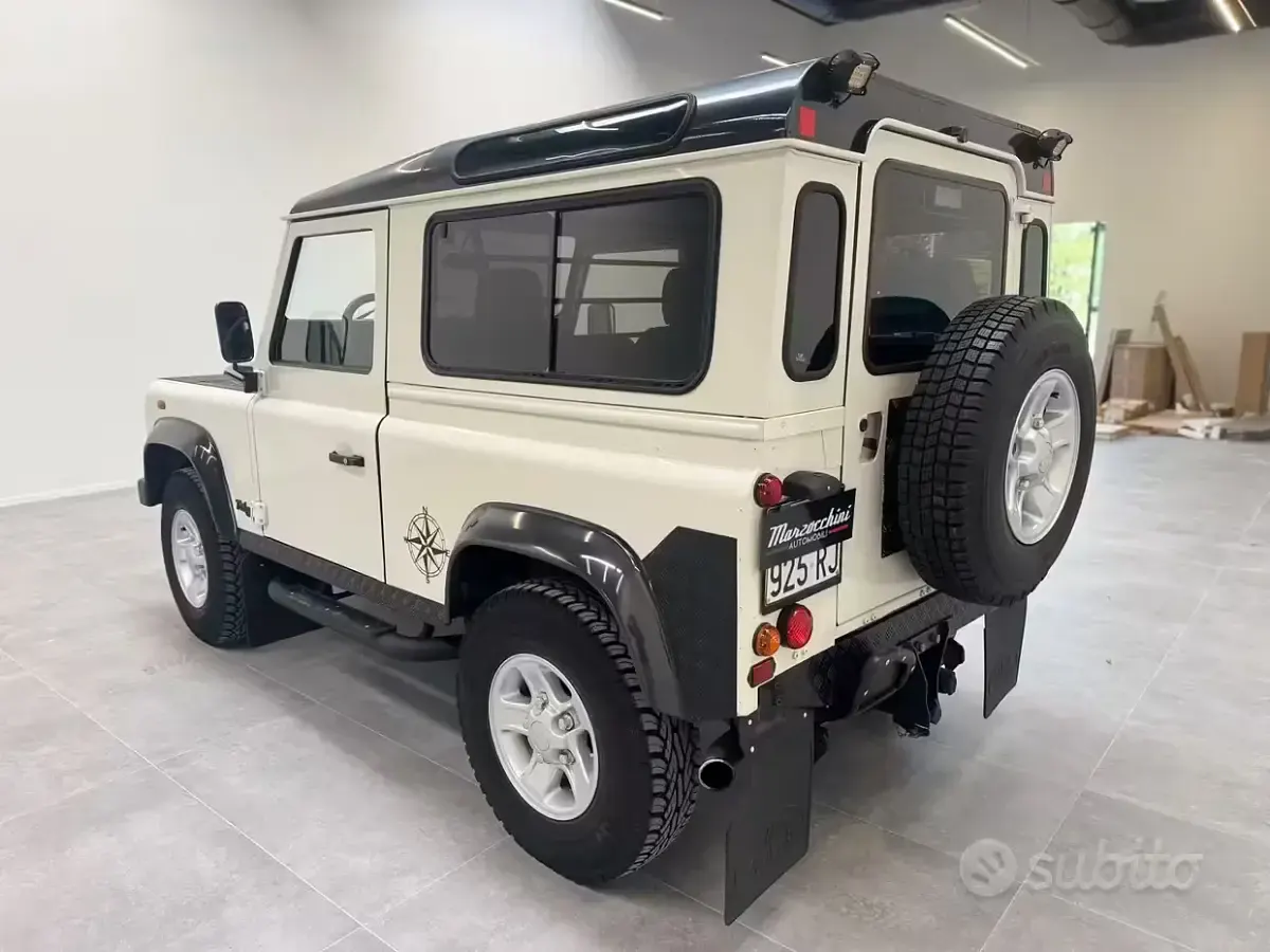 Usata Land Rover Defender 122 CV (89 kW) 2002 Bianco SUV