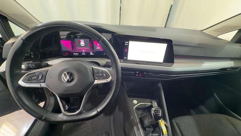 Usata VW Golf VIII Life 116 CV (85 kW) 2022 Nero Utilitaria