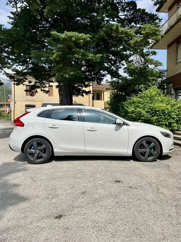 Usata Volvo V40 Momentum 115 CV (84 kW) 2014 Bianco Berlina