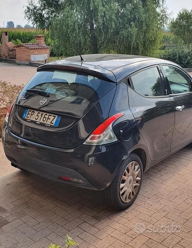 Usata Lancia Ypsilon 95 CV (69 kW) 2012 Nero Utilitaria