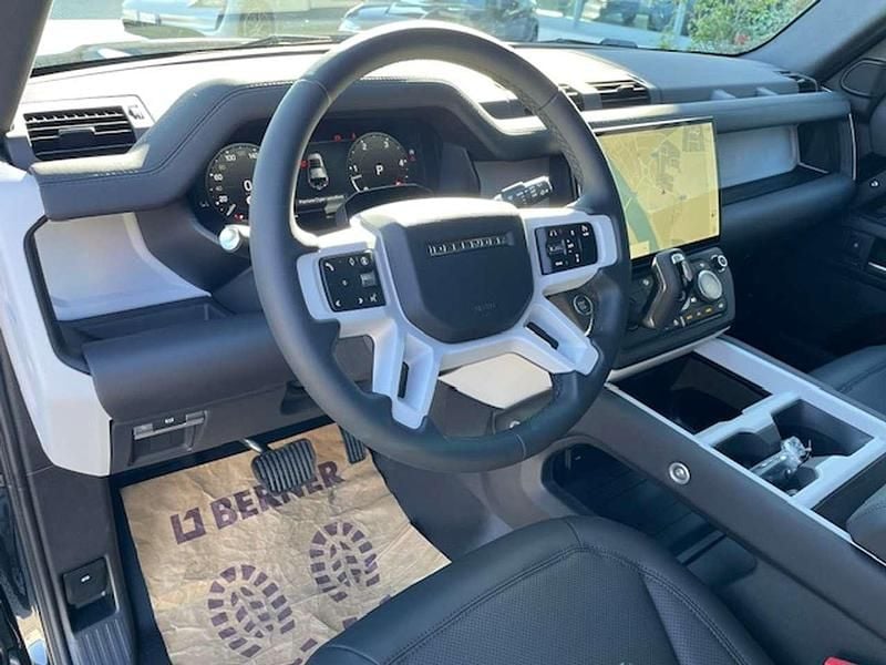 Nuova Land Rover Defender SE Dynamic 200 CV (147 kW) 2026 Santorini black SUV