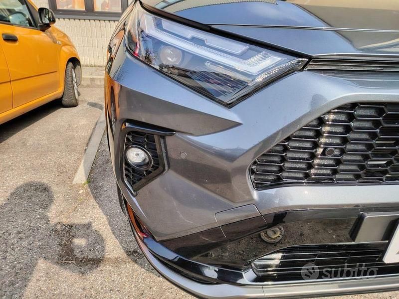 Usata Toyota RAV4 Hybrid Sport 185 CV (136 kW) 2023 Grigio ardesia metallizzato SUV