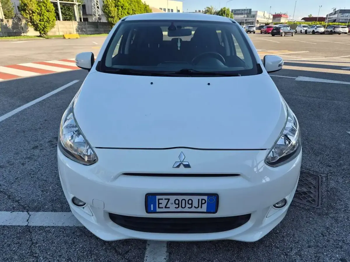 Usata Mitsubishi Space Star Intense 71 CV (52 kW) 2015 Bianco Utilitaria