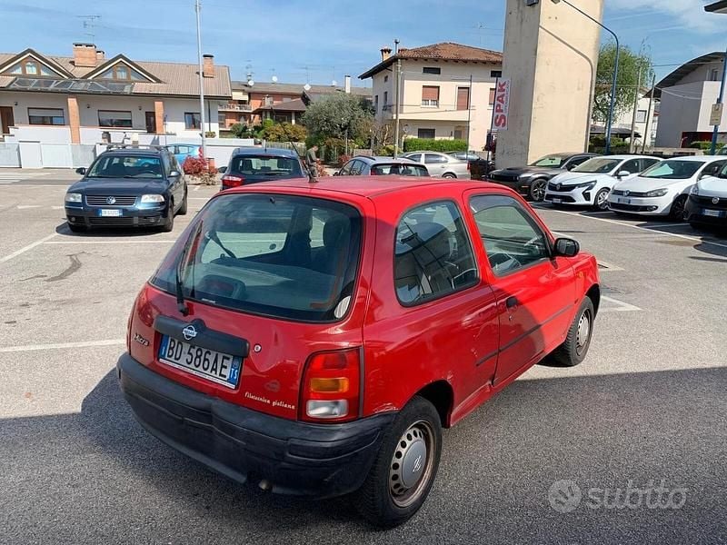 Usata Nissan Micra 54 CV (39 kW) 1999 Rosso Utilitaria