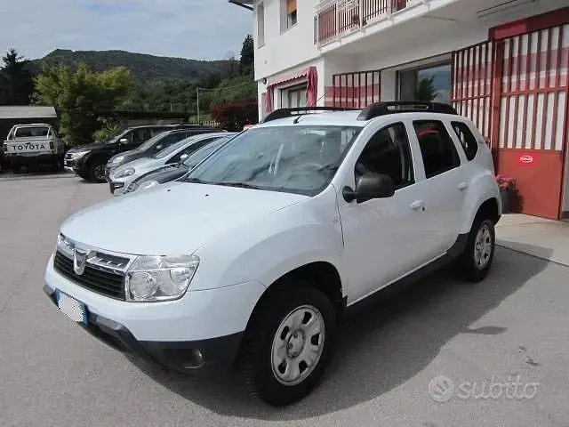 Usata Dacia Duster Lauréate 90 CV (66 kW) 2012 Bianco SUV