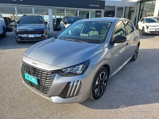 Usata Peugeot 208 Allure 101 CV (74 kW) 2025 Grigio Utilitaria