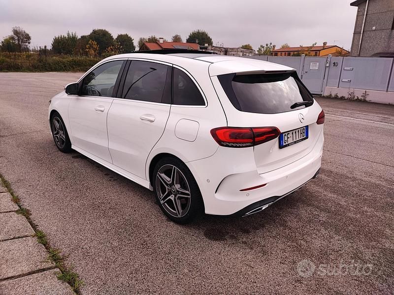 Bianco Usata 2019 Mercedes B200 AMG Monovolume | 23.890 € (Cara) - Immagine 1/4