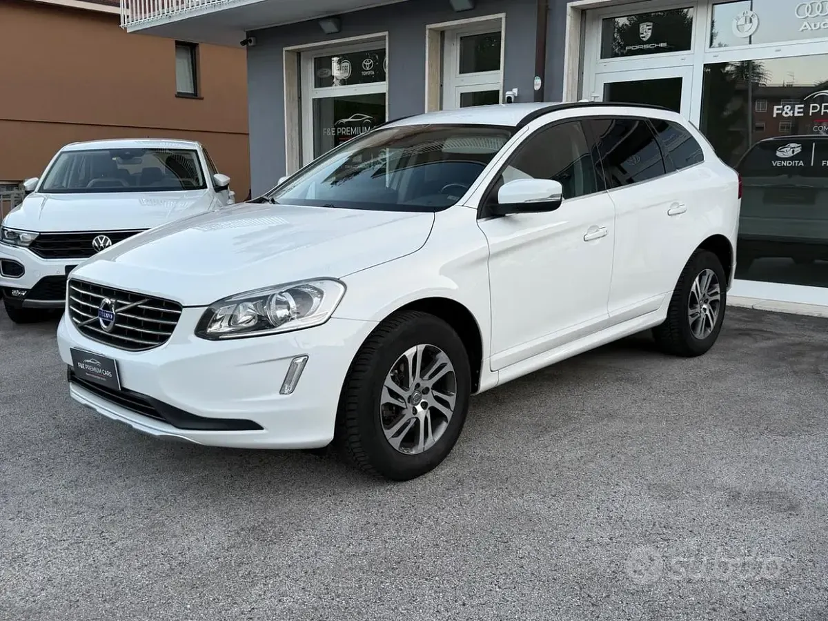 Usata Volvo V60 R-Design Momentum 181 CV (133 kW) 2015 Bianco Station wagon