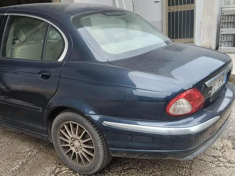 Usata Jaguar X-type 155 CV (114 kW) 2007 Blu/azzurro Berlina