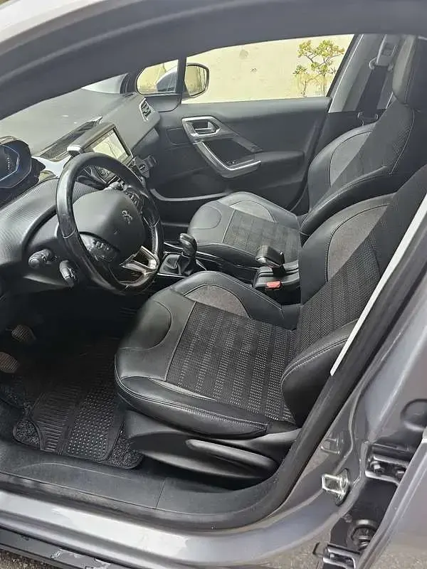 Usata Peugeot 2008 Allure 102 CV (75 kW) 2019 SUV