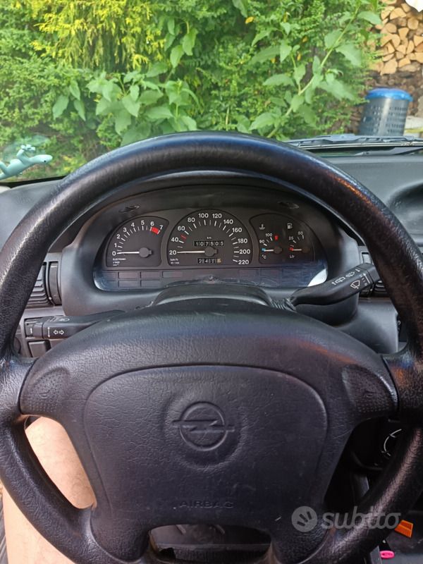 Verde Usata 1997 Opel Astra Station wagon | 500 € - Immagine 1/4