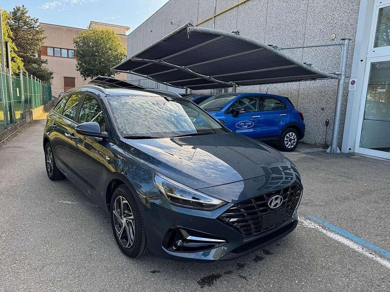 Usata Hyundai i30 N Line 120 CV (88 kW) 2023 Grigio metallizzato Station wagon