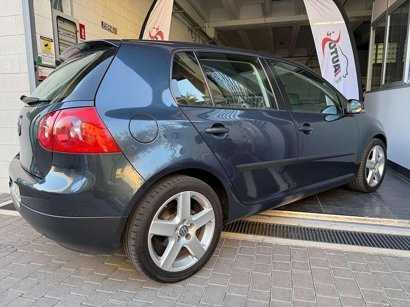 Usata VW Golf V 105 CV (77 kW) 2007 Blu/azzurro Berlina