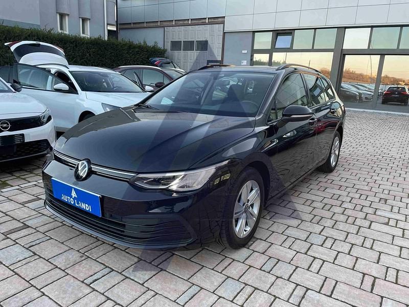 Nero Usata 2021 VW Golf VIII Life Station wagon | 14.900 € (Buon prezzo) - Immagine 1/4