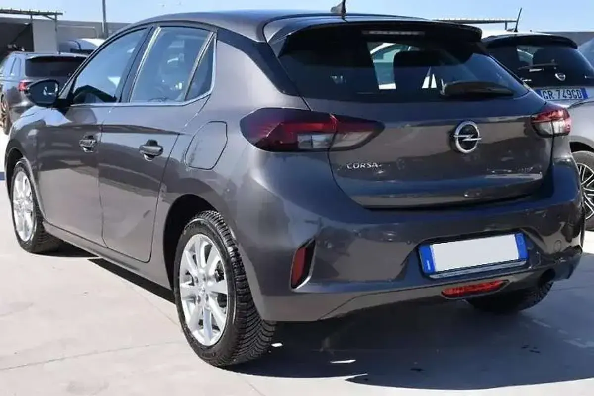 Usata Opel Corsa Elegance 101 CV (74 kW) 2021 Grigio Utilitaria