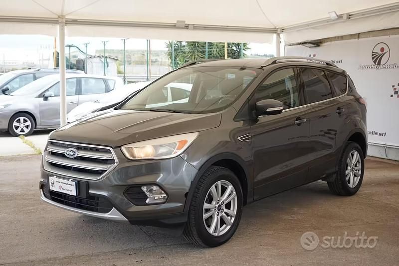 Usata Ford Kuga 120 CV (88 kW) 2017 Grigio SUV