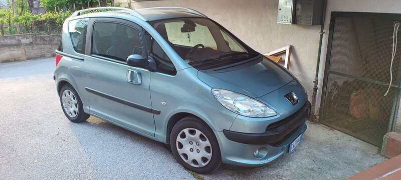 Usata 2005 Peugeot 1007 Monovolume | 1500 € (Buon prezzo) - Immagine 1/4