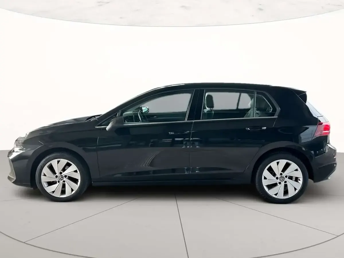 Usata VW Golf VIII Style 150 CV (110 kW) 2025 Grenadill black metallizzato Berlina
