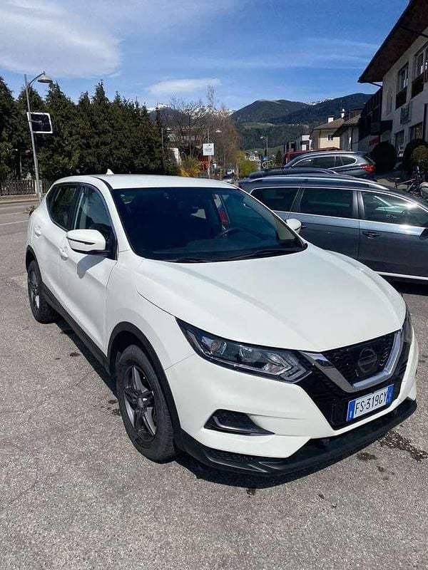 Usata Nissan Qashqai N-Connecta 116 CV (85 kW) 2017 Bianco SUV