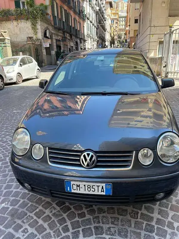 Usata VW Polo Highline 101 CV (74 kW) 2004 Grigio Utilitaria