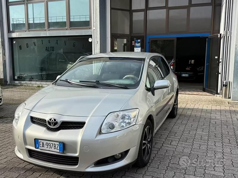 Usata Toyota Auris Sol 90 CV (66 kW) 2009 Grigio Utilitaria