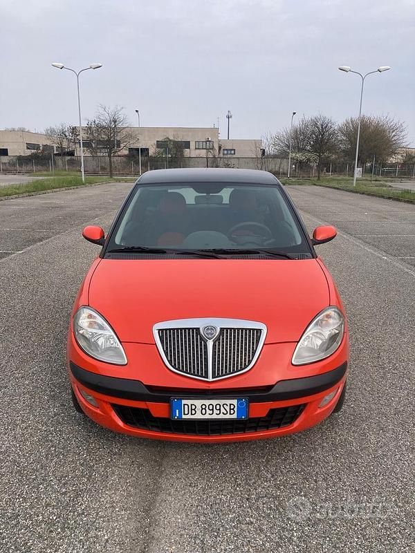 Usata Lancia Ypsilon 80 CV (58 kW) 2006 Arancione Utilitaria