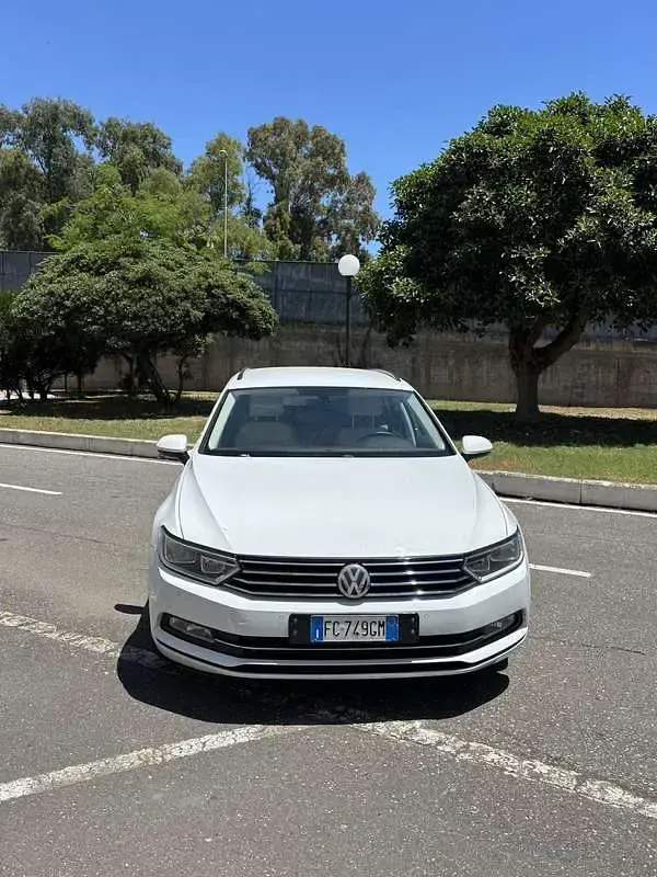 Usata VW Passat 150 CV (110 kW) 2016 Bianco Berlina
