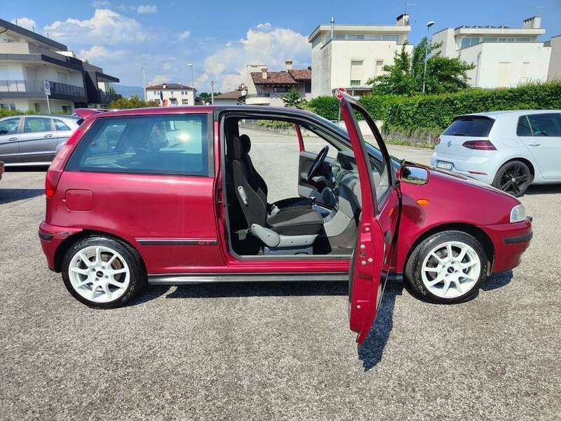 Usata Fiat Punto 133 CV (97 kW) 1995 Rosso Utilitaria