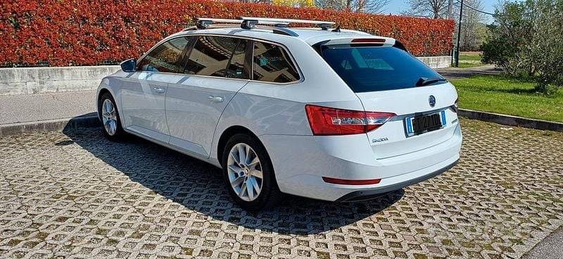 Usata Skoda Superb Executive 150 CV (110 kW) 2018 Bianco Station wagon