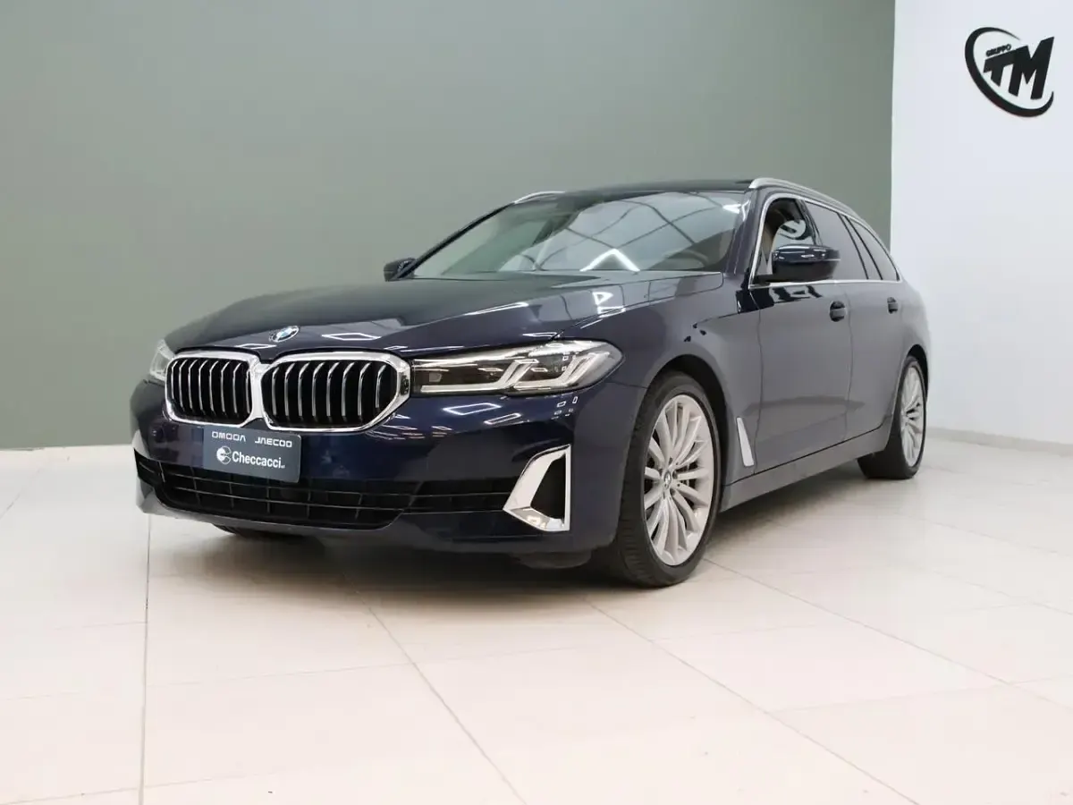 Usata BMW 530 Luxury Line 249 CV (183 kW) 2022 Blu Station wagon