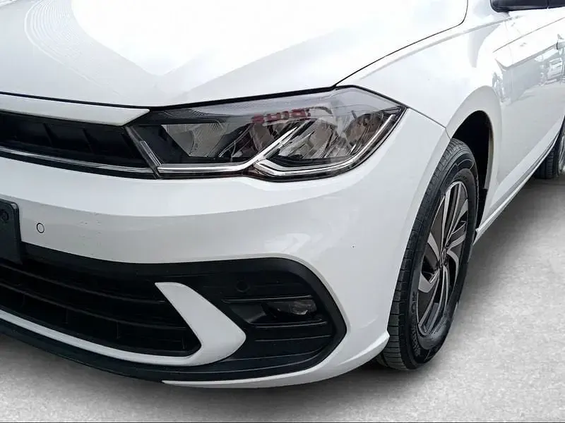 Begagnad VW Polo Life 80 HK (58 kW) 2023 Vit Halvkombi