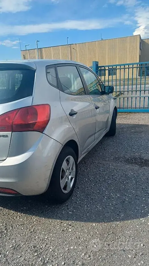 Usata Kia Venga 77 CV (56 kW) 2010 Grigio Utilitaria