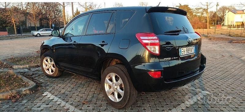 Usata Toyota RAV4 150 CV (110 kW) 2011 Nero Berlina
