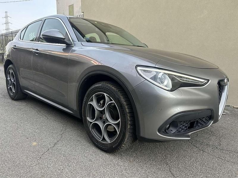 Usata Alfa Romeo Stelvio Business 209 CV (153 kW) 2017 Grigio SUV