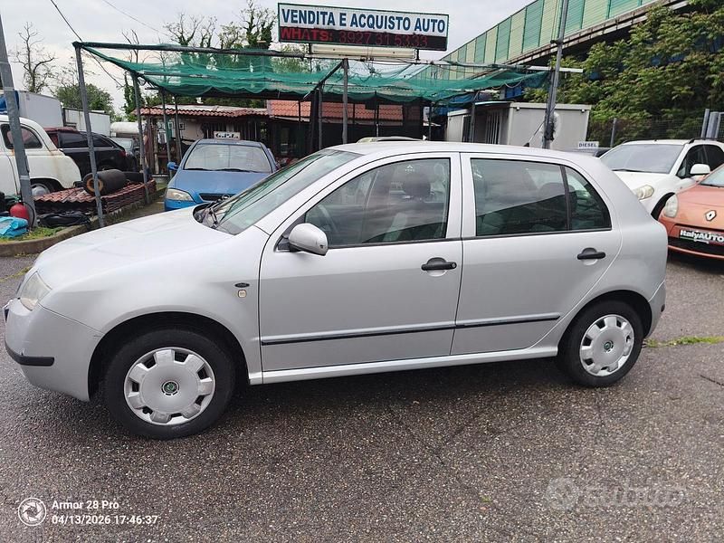 Usata Skoda Fabia Comfort 68 CV (50 kW) 2001 Argento Berlina