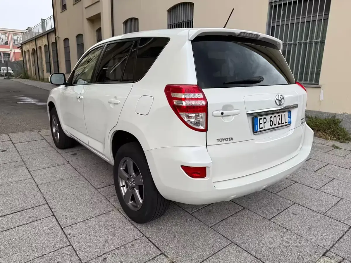 Usata Toyota RAV4 Lounge 150 CV (110 kW) 2012 SUV