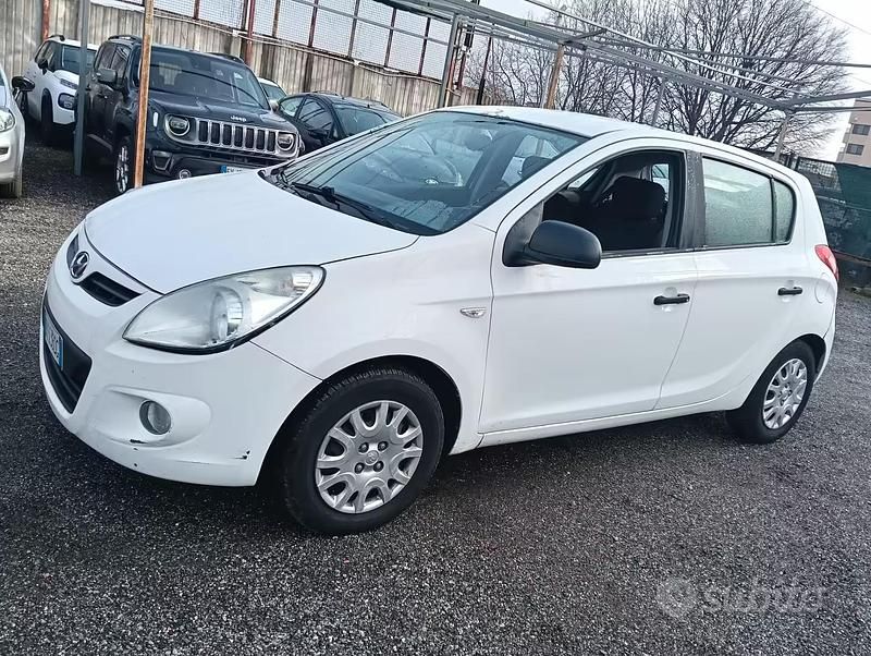 Usata Hyundai i20 77 CV (56 kW) 2009 Bianco Utilitaria