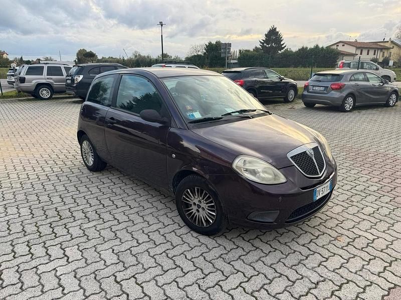 Usata Lancia Ypsilon 77 CV (56 kW) 2009 Viola Utilitaria